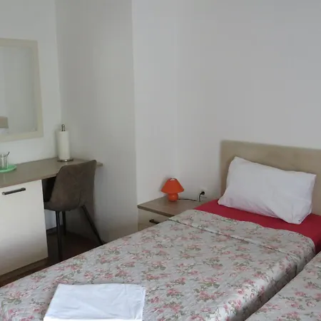Holidays 2 Apartment Split