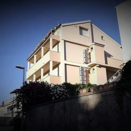 Apartment Holidays 2